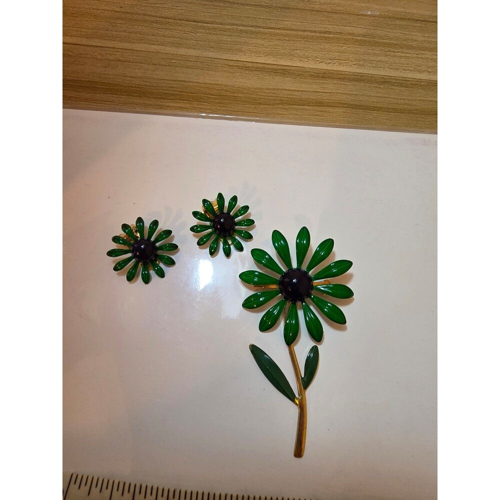 Vintage flower brooch set
